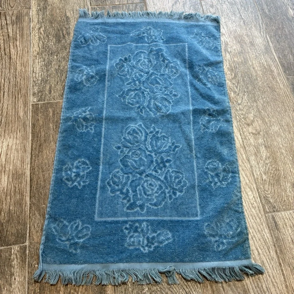 VTG Fieldcrest Hand Towel Blue Cotton Sculpted 60s 70s Floral MCM Fringe